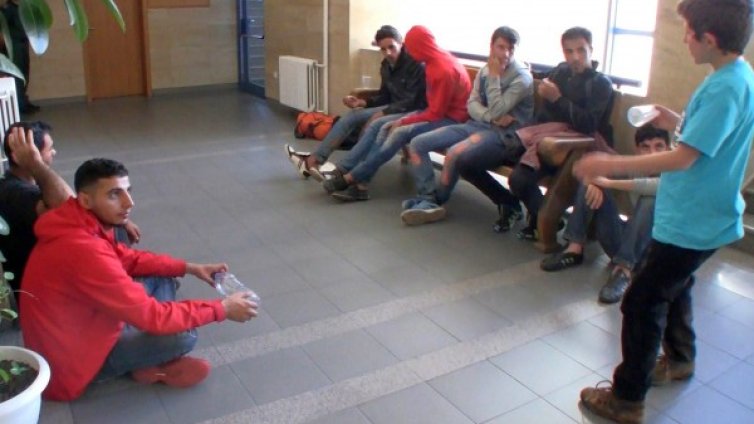 Пари за заселване на мигранти няма, но пък оглеждаме... сгради