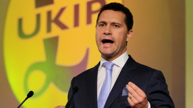 Удареният евродепутат се чувства добре, няма мозъчен кръвоизлив