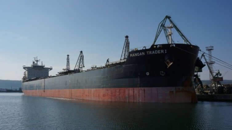 Варна посрещна най-дългия кораб, акостирал от 15 г. у нас