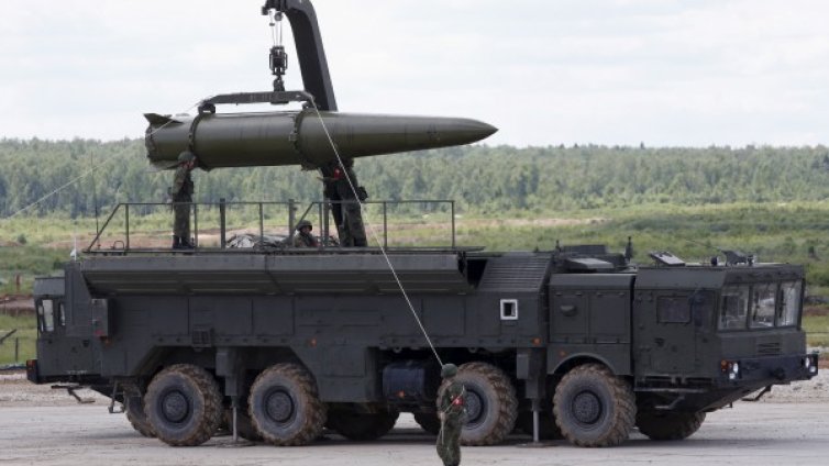Русия прехвърли ракети за "рутинно" учение, Полша - в готовност