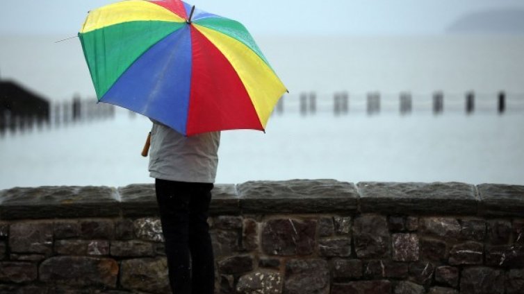 Чака ни един облачен и дъждовен вторник