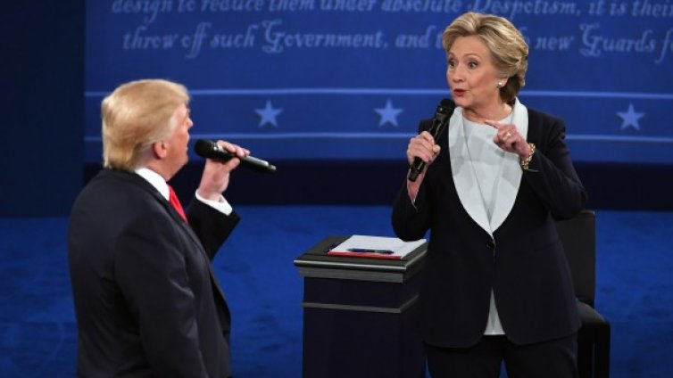 "Форин полиси" наруши традицията, подкрепи Клинтън 