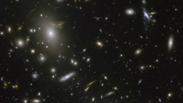 Британски физик: Извънземни няма, защото са се самоубили