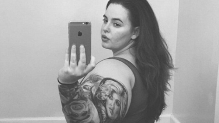 Mощнa хубавица с провокативно селфи
