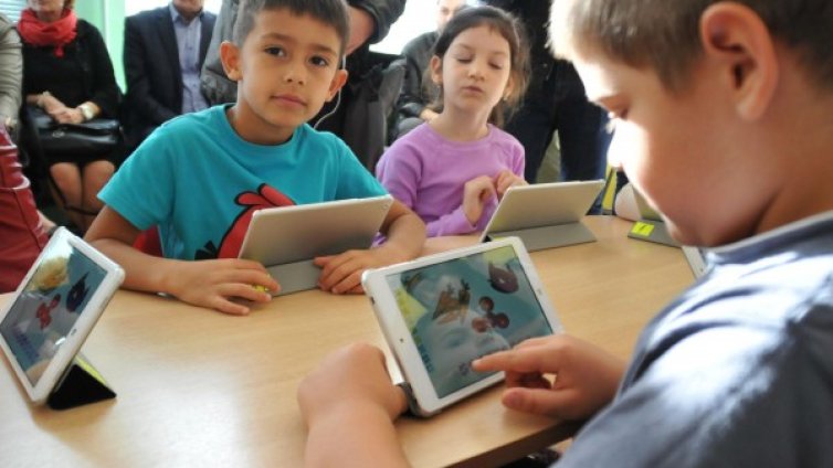 Детската градина днес: На столчето с таблетчето