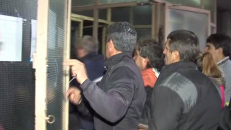 Парите пристигнаха, миньорите спират протеста!