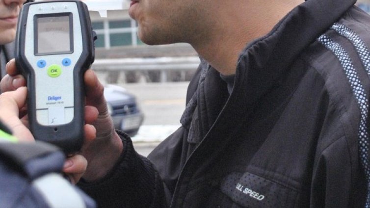 Три в едно: Пиян, без книжка, пълни бензин и бяга