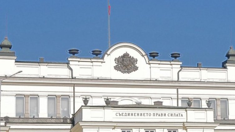 След разпореждане на Борисов – депутатите на работа във вторник 