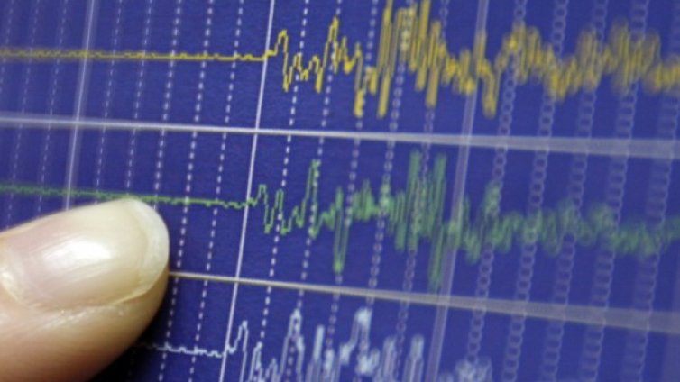 Силен трус в Гърция повреди пътища, няма пострадали хора