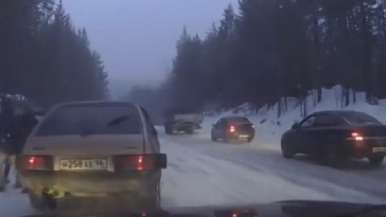 Боулинг с коли или защо зимните гуми не са достатъчни