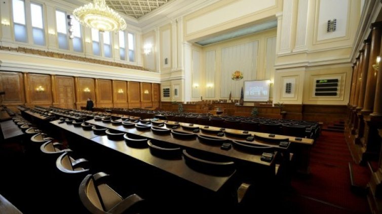 2 в 1: Чиновникът &ndash; и кмет! Да пусне отпуск