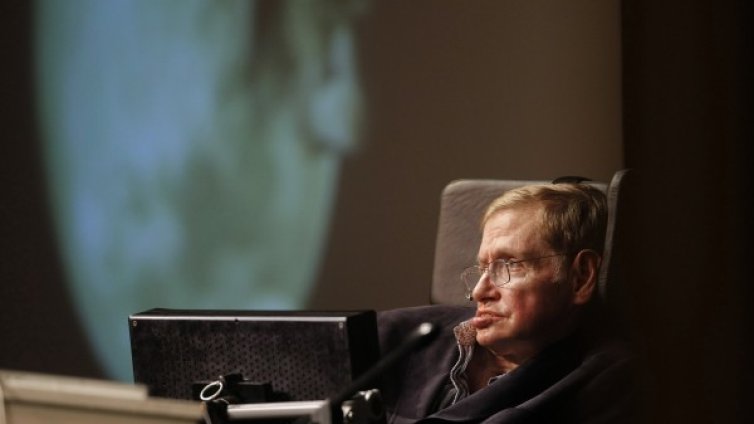 Хокинг раздвоен за изкуствения интелект: Дар или проклятие?