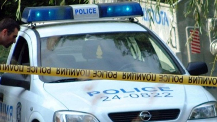 Тийнейджър би ученик, снима го и &ndash; на показ!