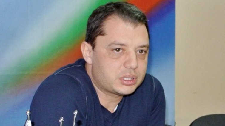 Делян Добрев излиза и от временната комисия за "Белене"