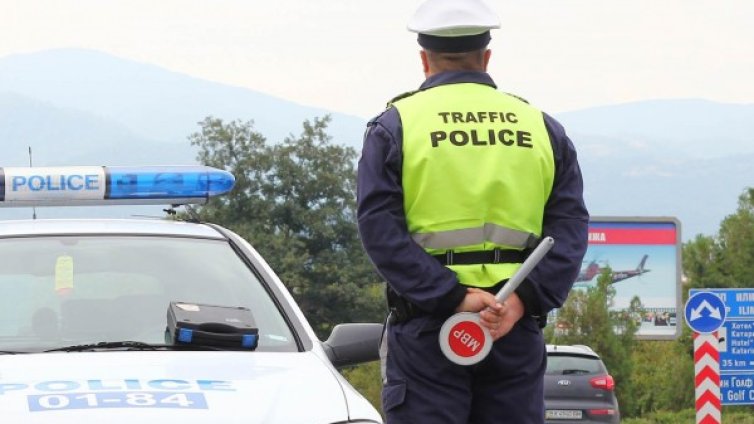 Камион рани катаджия, докато пише акт в София