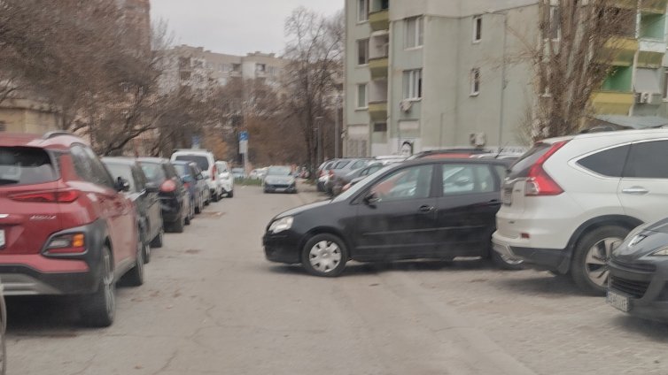 Наглост или безотговорност: Кой как паркира в градовете?
