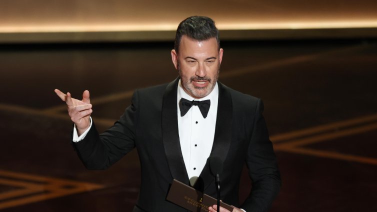 Джими Кимъл с неприлична шега и черен хумор: Мелания изглежда като вдовица ВИДЕО