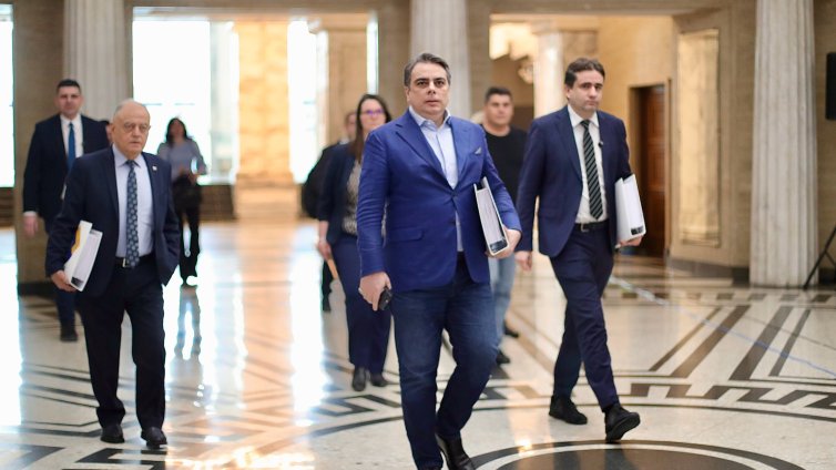 ПП-ДБ се регистрираха в ЦИК, заявиха единство и сила СНИМКИ