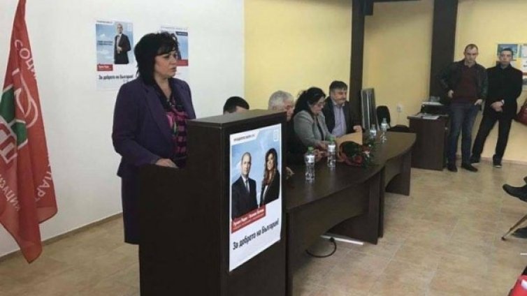 Нинова видя неистов страх от загуба при управляващите 