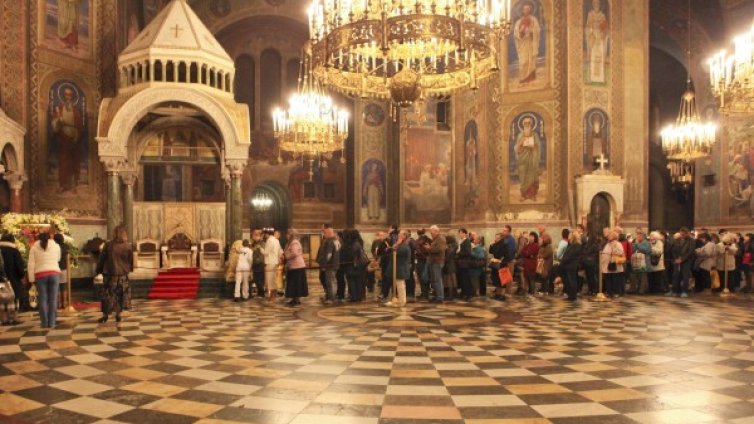 Пари са откраднати от дарителница в катедрален храм 