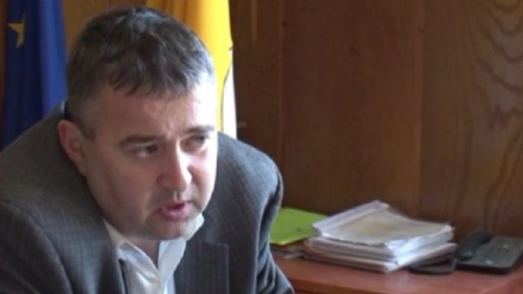 Пенчо, работѝ! Пенчо... кмет си намали заплатата с 50%. Популизъм?