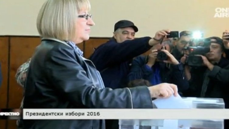 Цачева за гласуването: Мили приятели, всичко зависи от вас