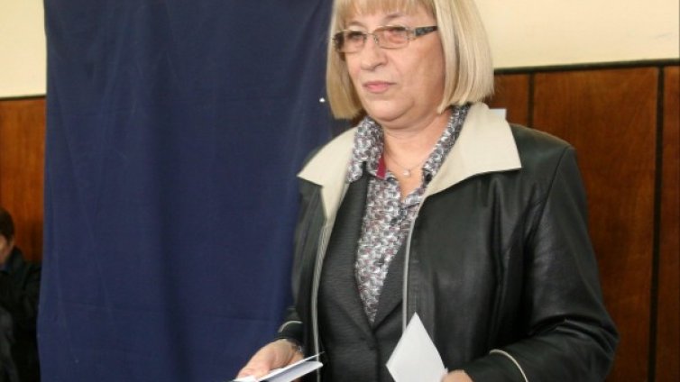 Цачева не получила подкрепа от собствената си партия