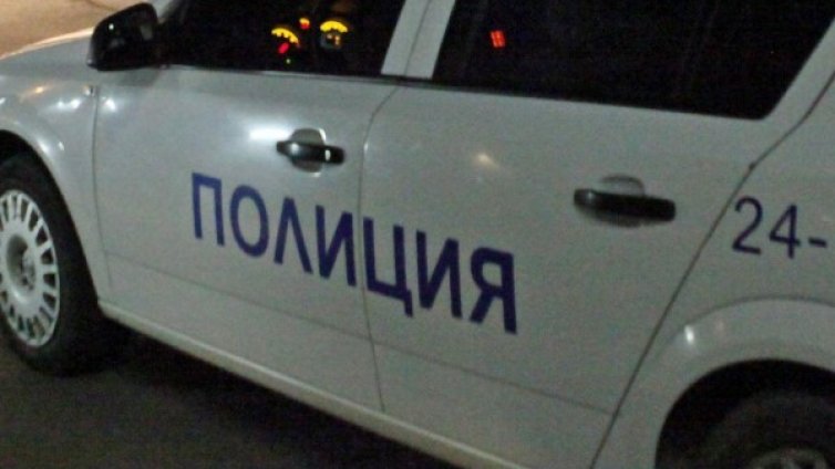 Майка удари с юмрук директорка на забавачка