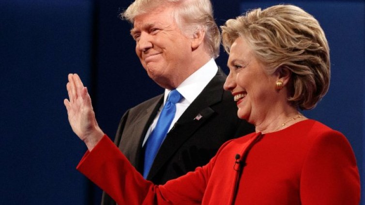 Този луд, луд вот: Доналд Тръмп води с много пред Клинтън*