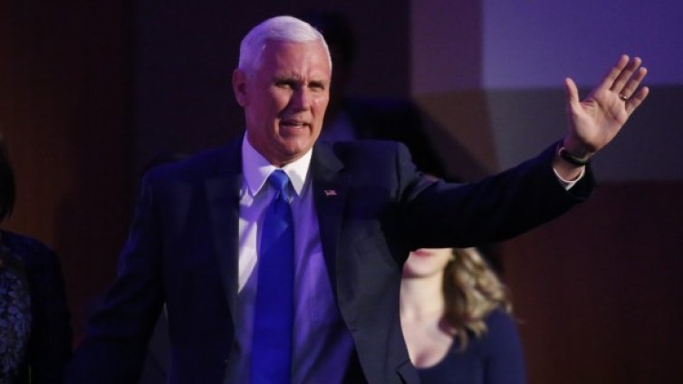 САЩ избраха своя шампион, радва се новото вице Майк Пенс