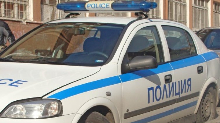 Откриха депо за крадени коли в Радомирско