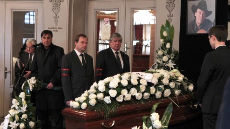 Душата и музиката му летят из небесните селения!