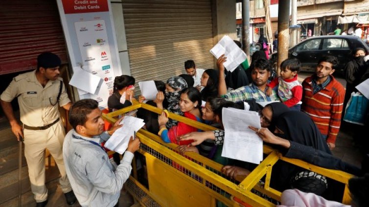 Хаос и сблъсъци в Индия заради паричната реформа