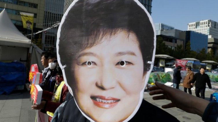 Прокуратурата в Сеул изслушва южнокорейската президентка