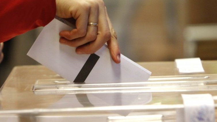 ЦИК съветва: Сгъвайте на две бюлетината