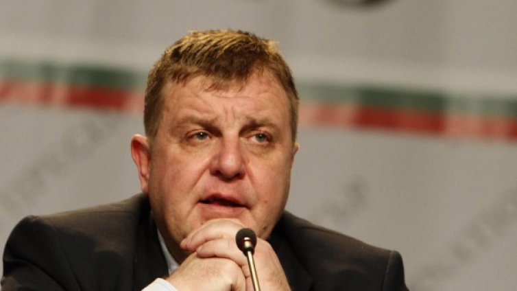 Каракачанов отсече: Не може да се обвързва вотът с оставка!