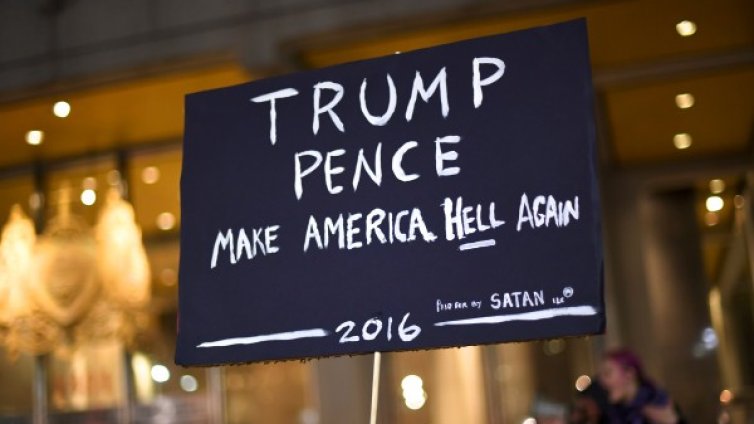 Хиляди студенти протестираха срещу победата на Тръмп