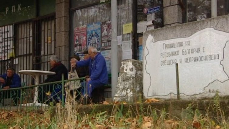 Възрастни сладури от Сладун помагат на бежанци!