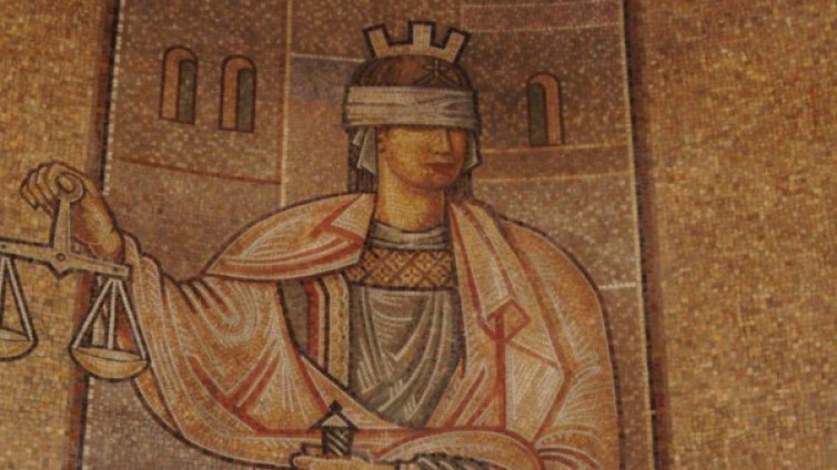 Преподавател от ТУ-Габрово на съд за укриване на дънци