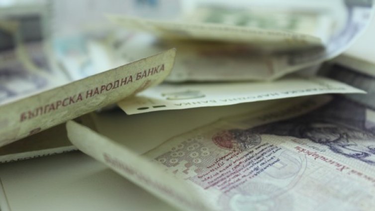 Плоският данък остава да действа. Засега