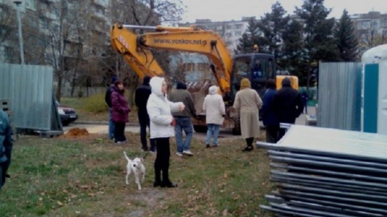 "Младост" отново протестира, но строежът продължава