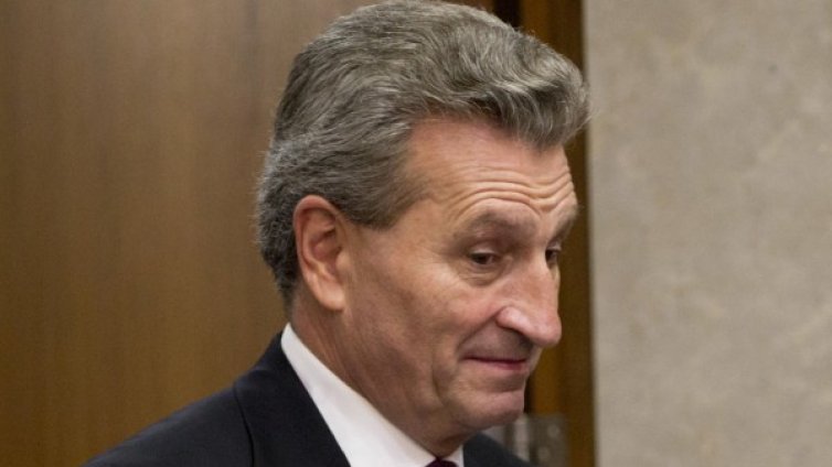 "Йотинг Еър": Гаф след гаф на еврокомисаря Йотингер 