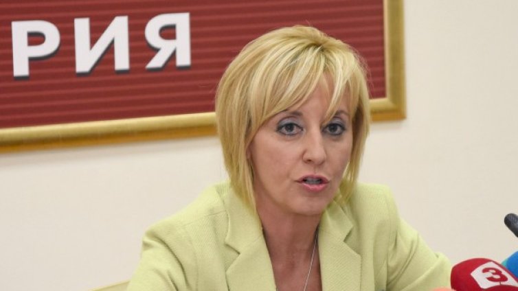 Мая Манолова внася "мажоритарни" поправки в НС