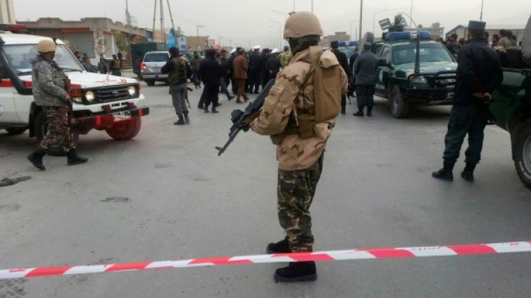 Десетки убити и ранени в атентат в джамия в Кабул