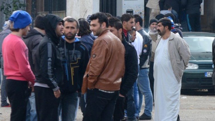 Лекари влизат при болните бежанци в Харманли &ndash; за успокоение!