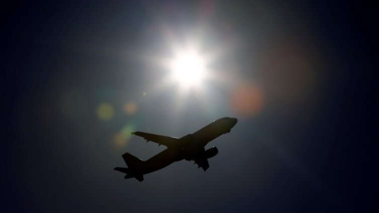 Внимание! Внимание! Приземи се диктатор!