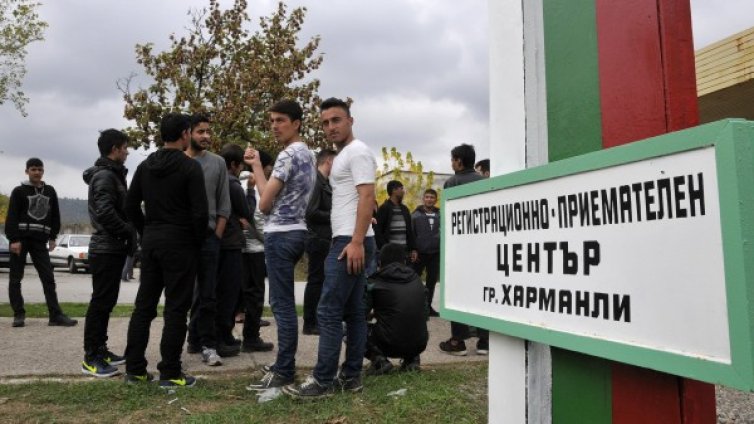 Започна дезинфекция на бежанския лагер в Харманли 