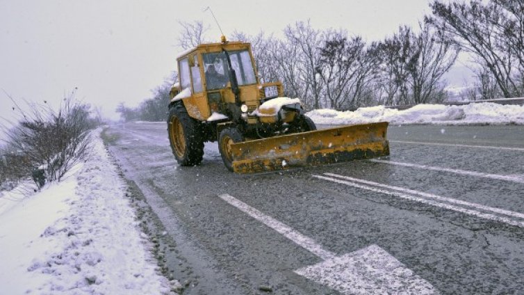 Наглост! Свиха ограда за сняг само ден след поставянето й
