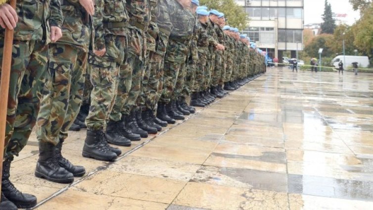 Патриотите намериха пари за пенсии. Взимат от армията!