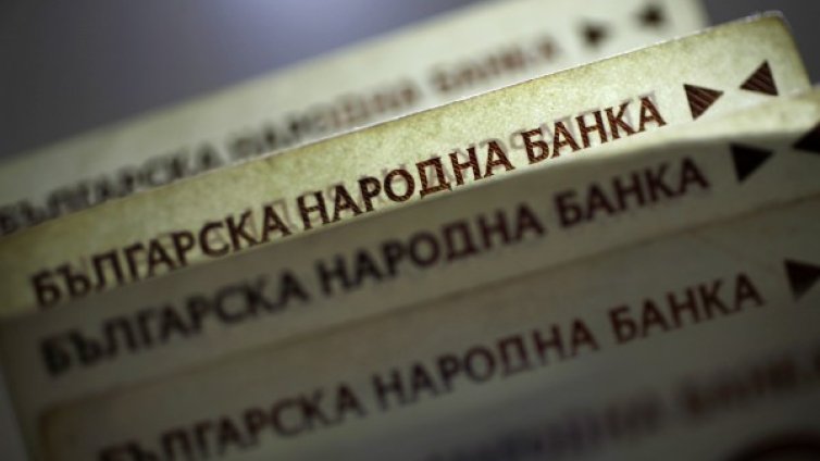Мнима щерка излъга 84-годишна, метна й близо 2 бона